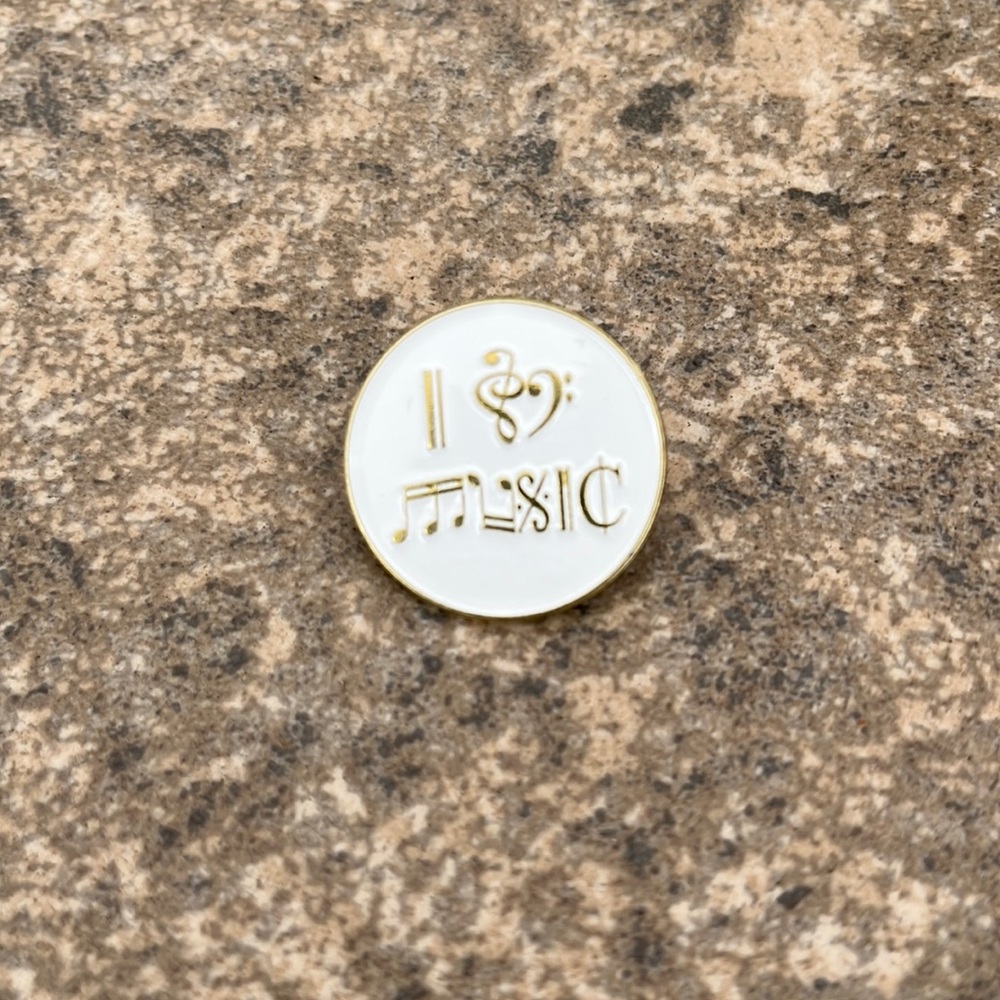 I love music Brooch lapel‎ pin backpack pin